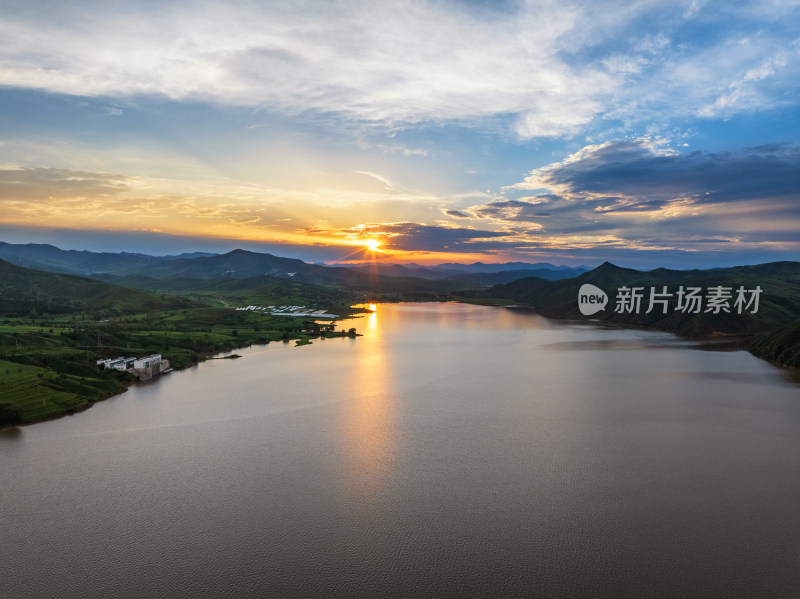 俯瞰河北张家口赤城县云州水库日落美景