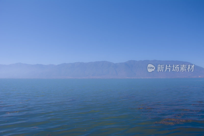 云南大理洱海风景晴天蓝色湖面