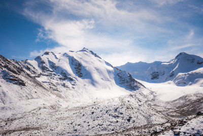 壮丽雪山天空自然风景