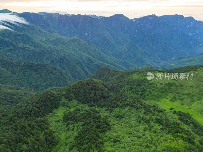 高山云海日落晚霞航拍摄影图