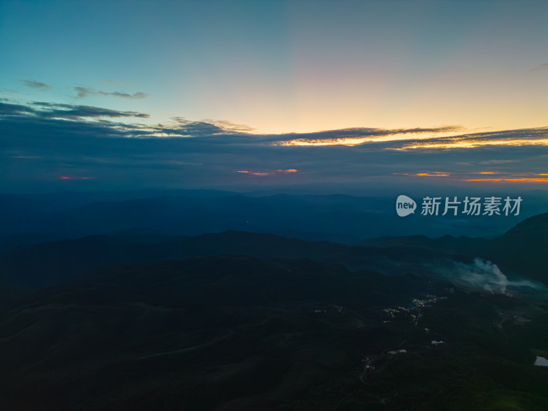 航拍日落时的夕阳天空景色