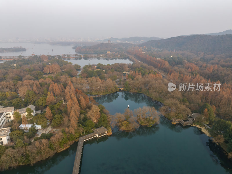 浙江杭州西湖杨公堤雷峰塔秋季高空航拍