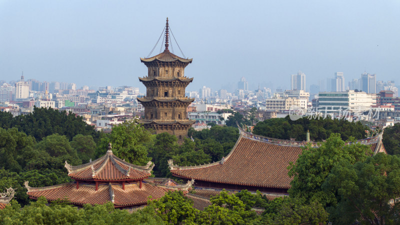 福建泉州古城开元寺双塔航拍