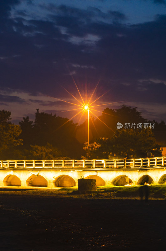 青岛太平角夜晚栈道风景