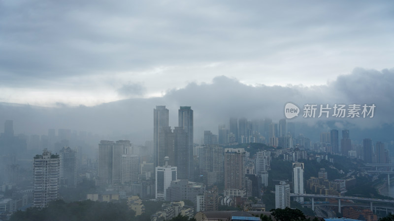 云雾缭绕的城市重庆