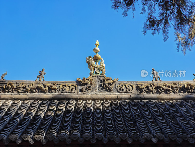 山西晋城玉皇庙古建筑屋顶装饰特写