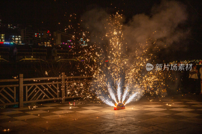 新年绽放的烟花