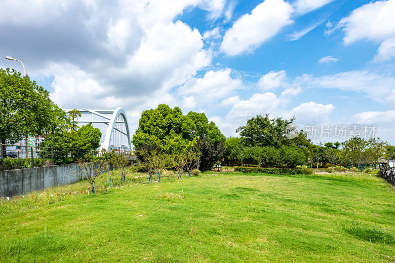 上海中新泾公园法华禅寺景观