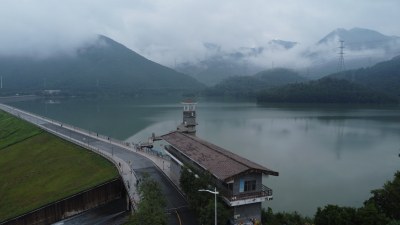 广东东莞：雨后银瓶山上空出现云海