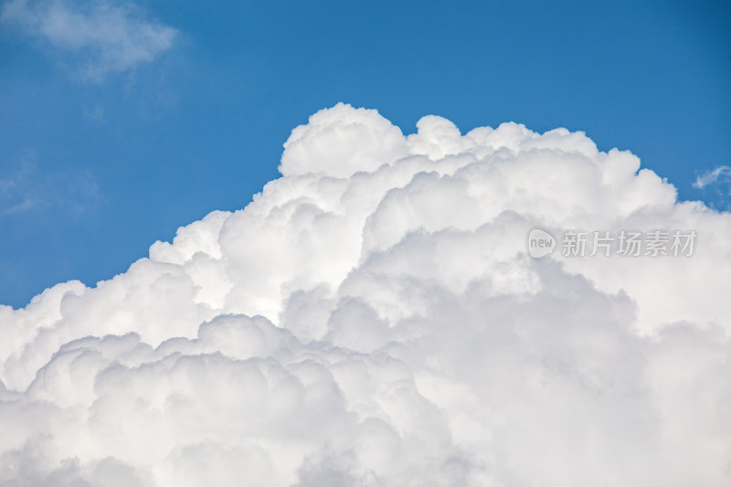 夏季天空的积雨云