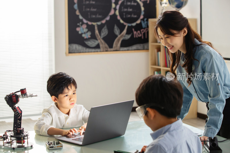 小学生学习机器人编程