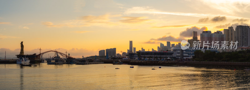 青岛市小麦岛海边全景图