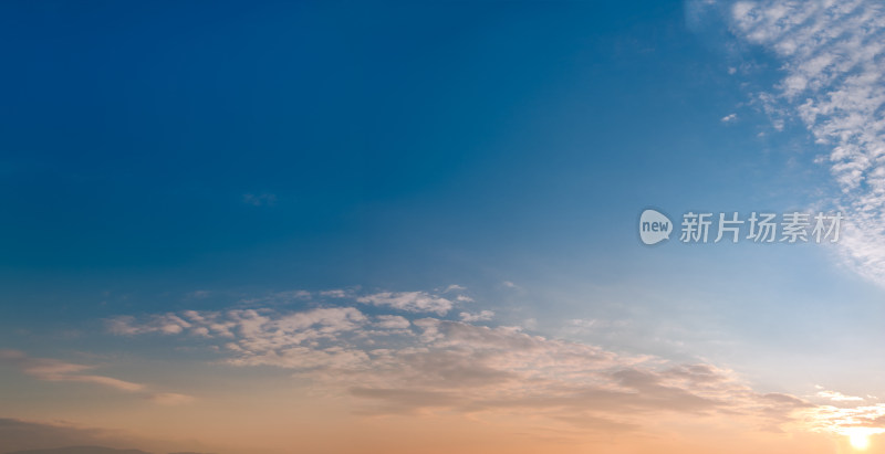 全景傍晚天空