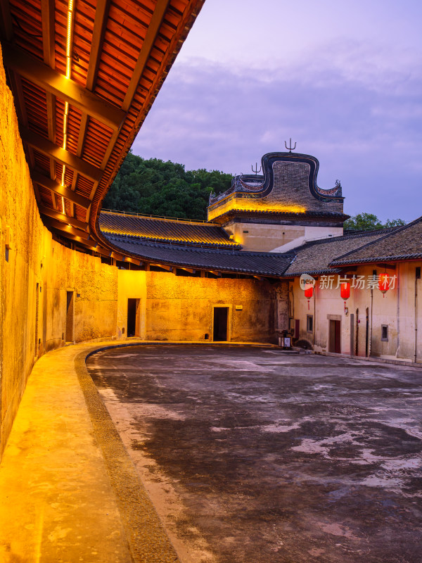 深圳历史之大田世居客家围龙屋夜景