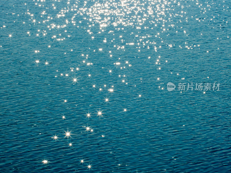 水面星光