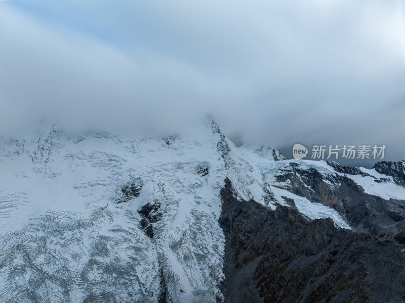 西藏那曲比如萨普神山圣山圣湖冰川航拍