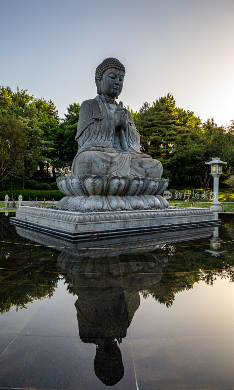 西安大雁塔大慈恩寺遗址公园释迦牟尼像景观