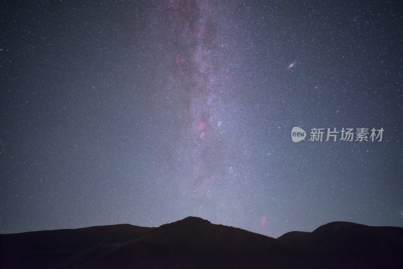 山脉与星空