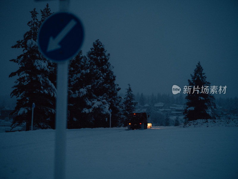 Lake Tekapo蒂卡波湖暴雪后雪景