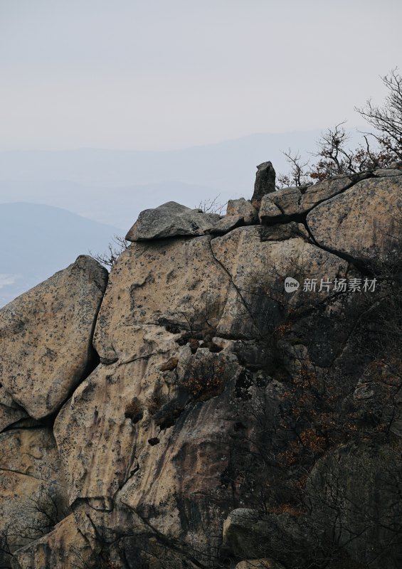 奇峰怪石