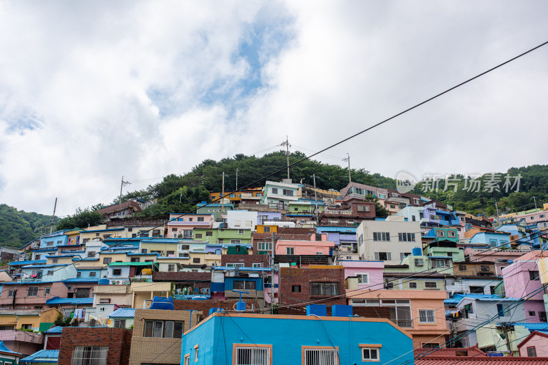 韩国釜山著名景点甘川文化村风光