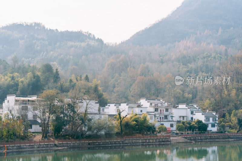 黄山市道教齐云山景区山林间古朴石牌坊景观