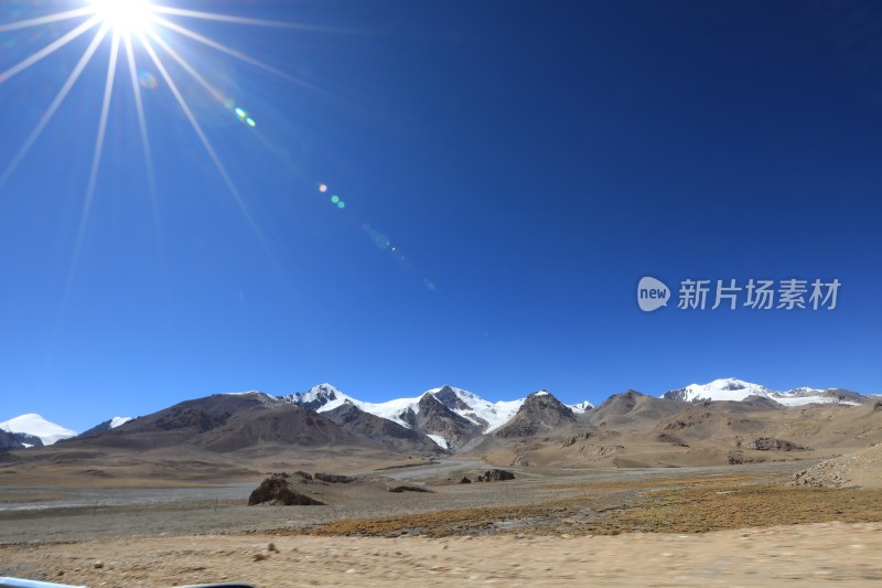 中国西藏高原阿里地区的雪山
