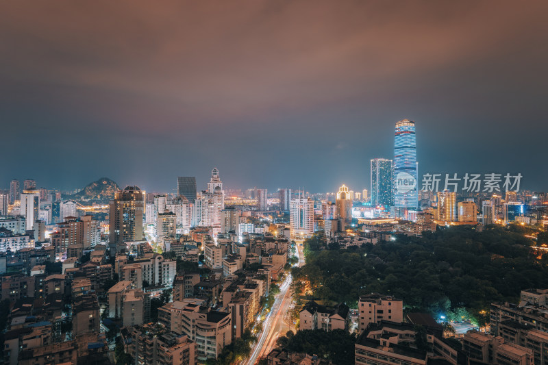 广西柳州市中心夜景与文惠路车流