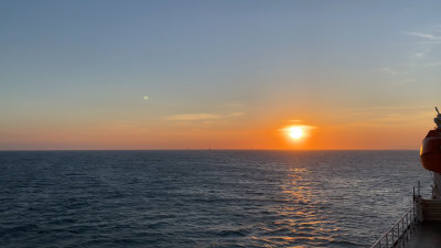 琼海海峡海上日落