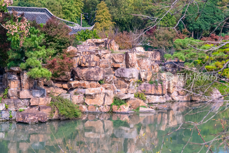 晴朗的午后，扬州瘦西湖江南园林风景