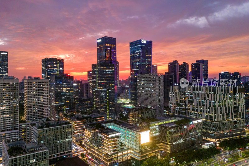 深圳南山区高新园、科技园的晚霞夜景