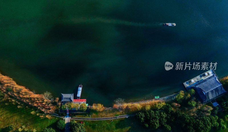 航拍湖景及岸边建筑