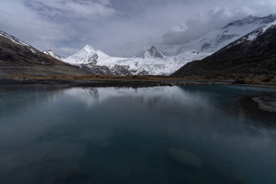 西藏那曲比如萨普神山圣山圣湖冰川壮丽景色