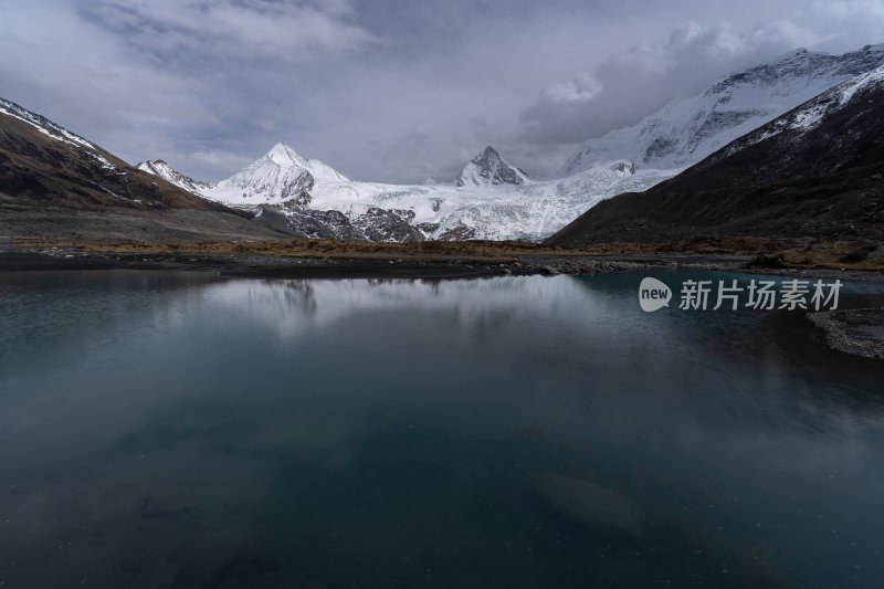 西藏那曲比如萨普神山圣山圣湖冰川壮丽景色