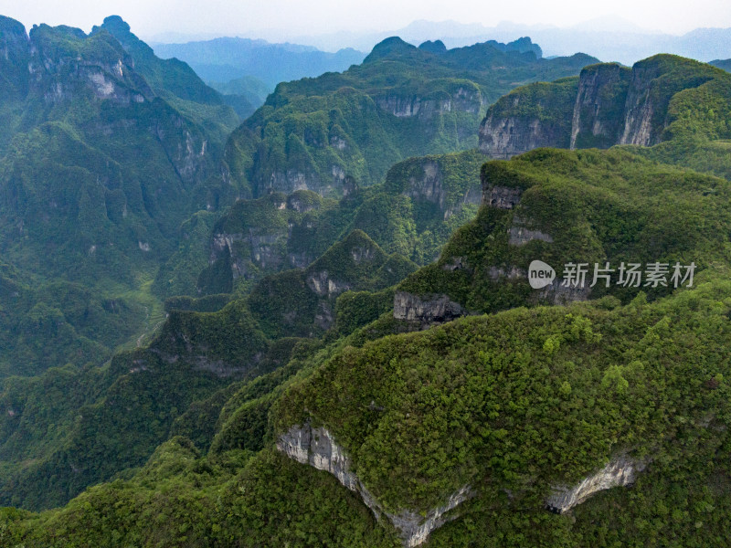 湖南张家界奇秀山峰航拍图