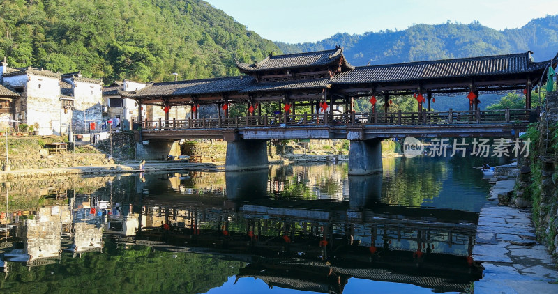 湖泊 山间 绿意 瑶里古镇 清晨 风雨桥 阳光