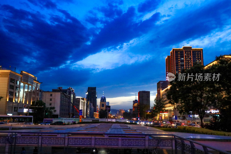 太原火车站高铁站夜景