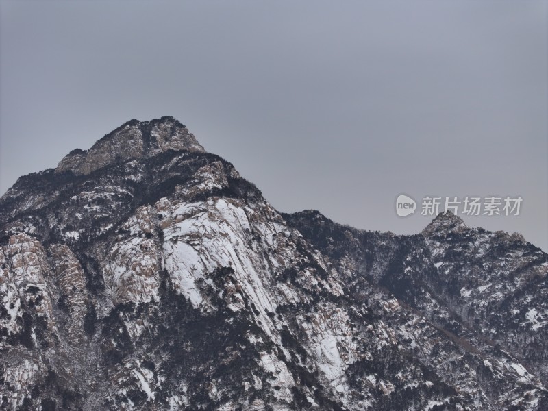 雪后泰安银装素裹