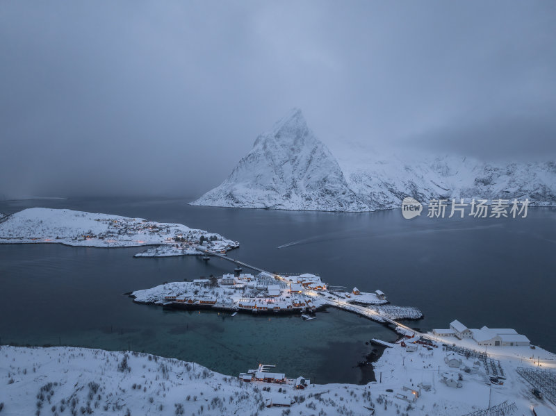 挪威罗弗敦群岛北极圈雷纳冬季雪景高空航拍