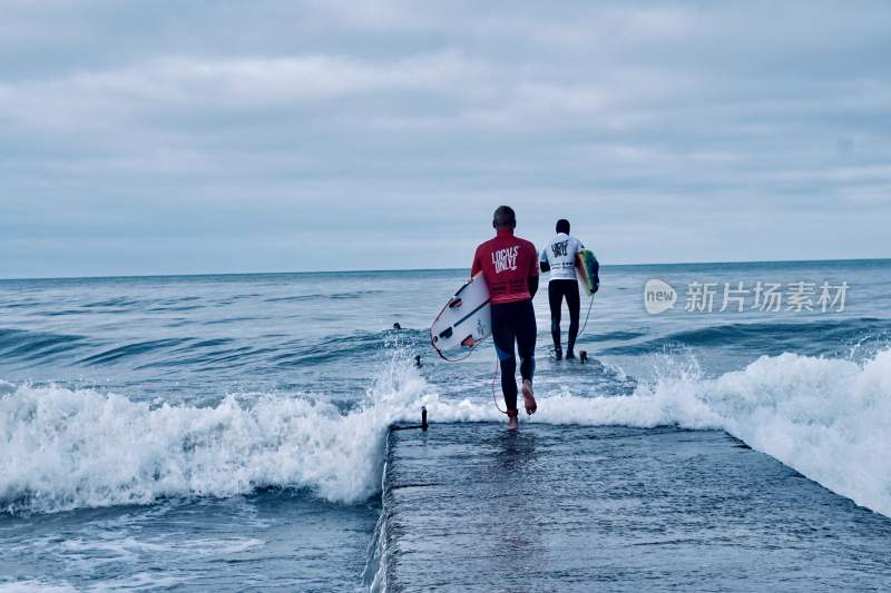 海浪波涛汹涌浪花巨浪浪潮汹涌