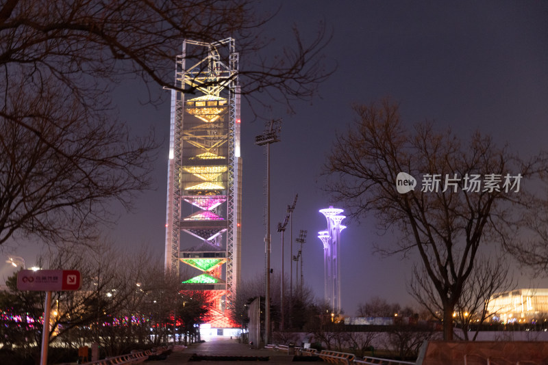 北京奥林匹克公园玲珑塔夜景