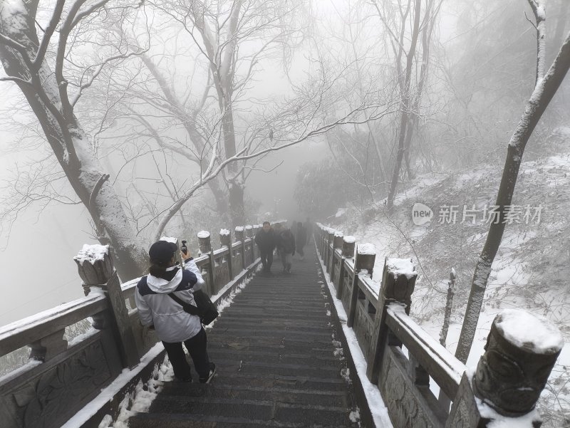 秦岭南五台山雪景雾凇