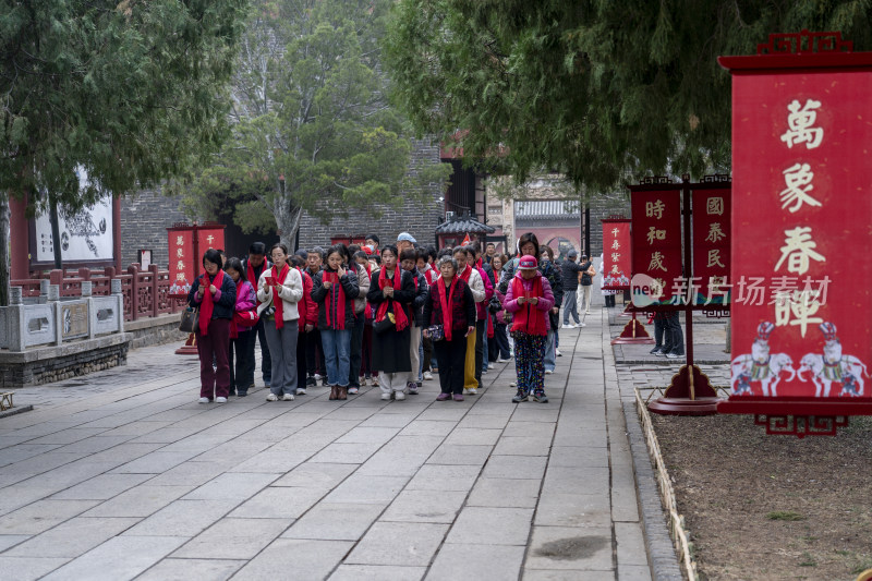 龙抬头 福必至：岱庙民俗活动在天贶殿举行