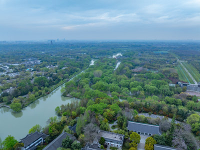 航拍烟雨江南扬州瘦西湖风景区全景