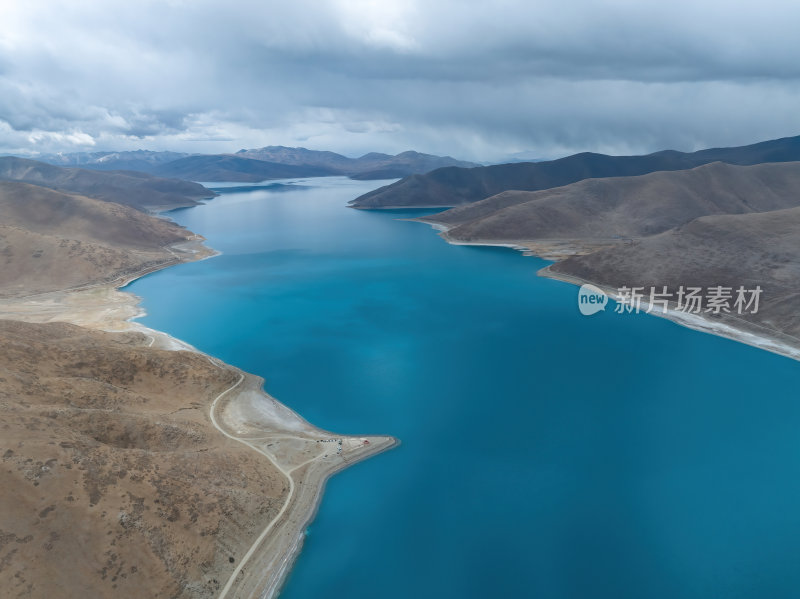 西藏山南羊卓雍措圣湖神湖蓝色高空航拍