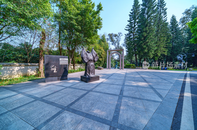 广州雕塑公园关汉卿雕塑园林景观
