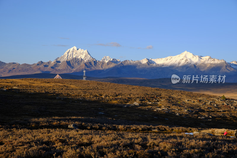 鱼子西观景台远眺雪山