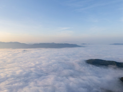 航拍云海山峦