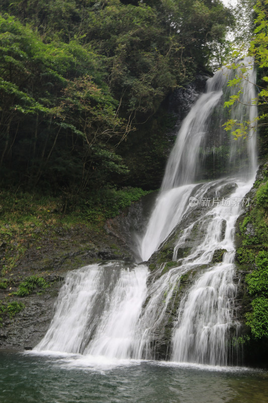 瀑布 山林 溪流