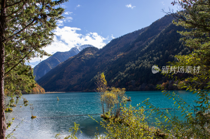 九寨沟秋色，老虎海湖光山色